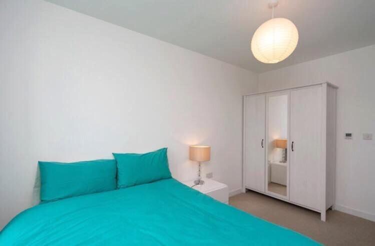 Room With Private Bathroom In A Modern Two Bedroom Two Bathroom Flat London Exterior photo