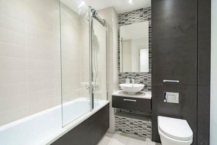 Room With Private Bathroom In A Modern Two Bedroom Two Bathroom Flat London Exterior photo